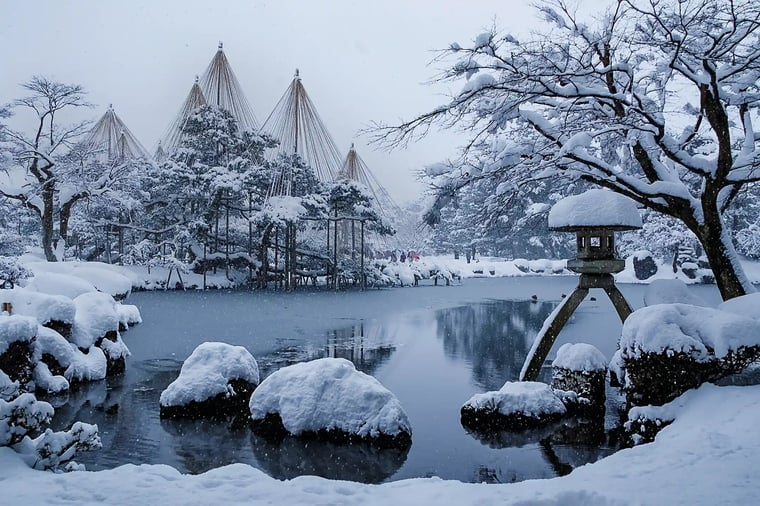Kenroku-en garden under snow