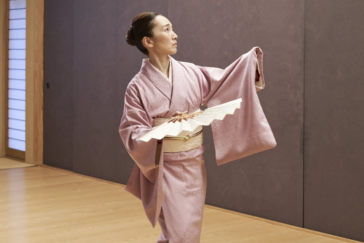 Yukari Onoe dancing with an open fan