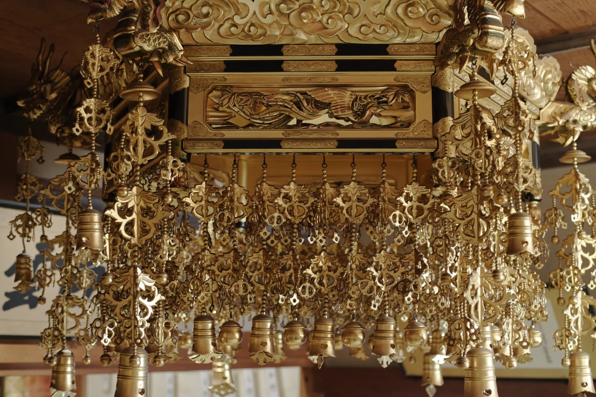 Gilded ornament above the altar