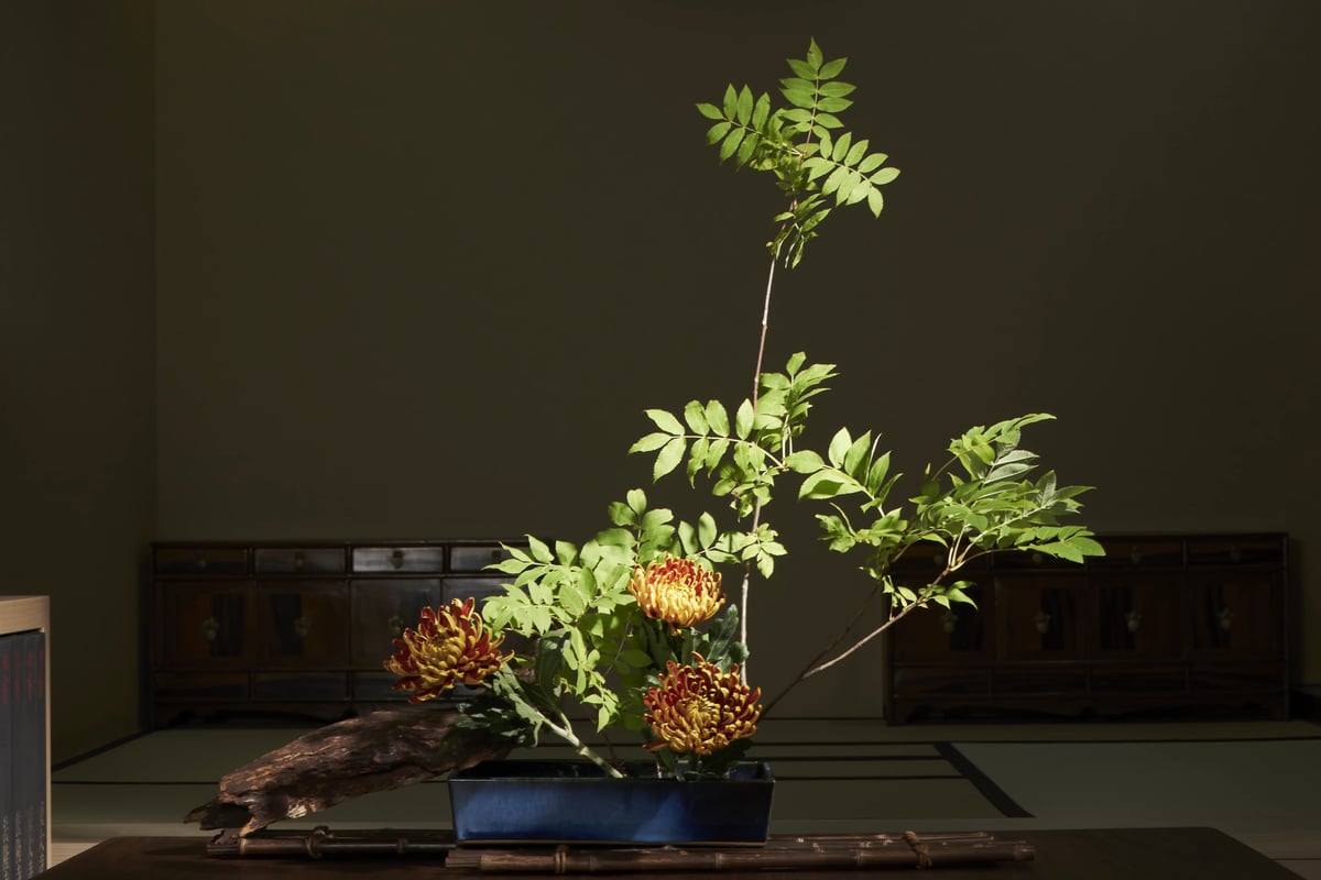 A finished arrangement in the alcove