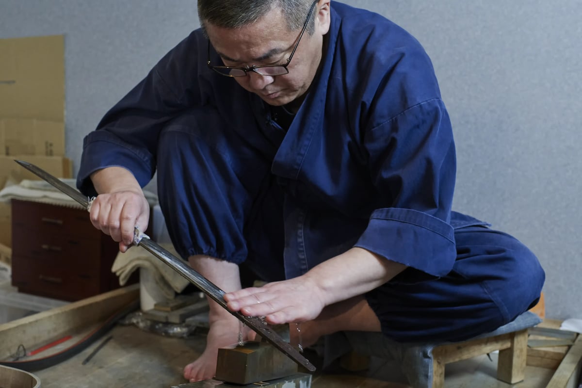 Polishing a blade against the water stone