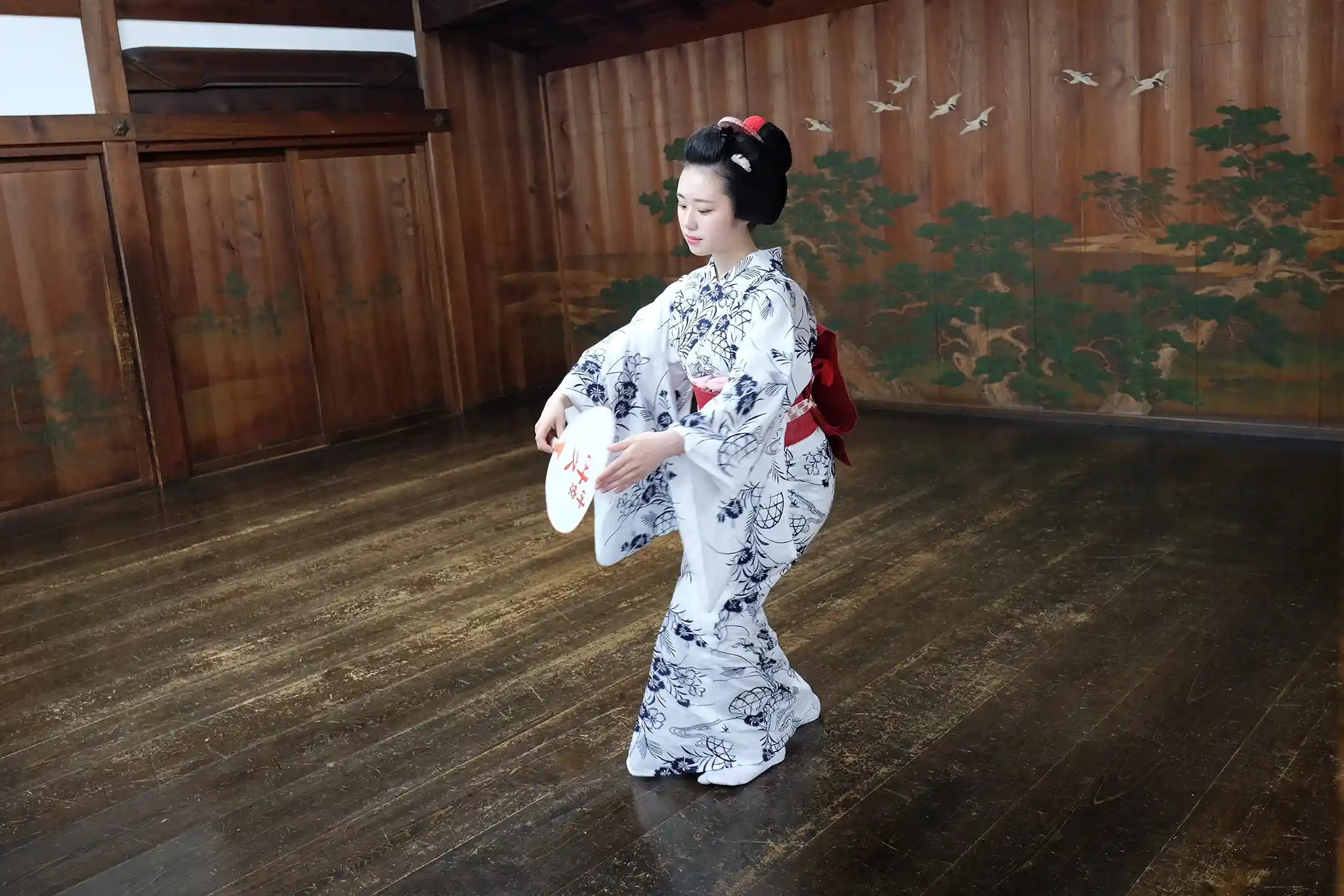 A Journey Through Masterpieces of Japanese Literature—Visiting the Settings of Beloved Works and Savoring Their Worlds on a Luxurious Route