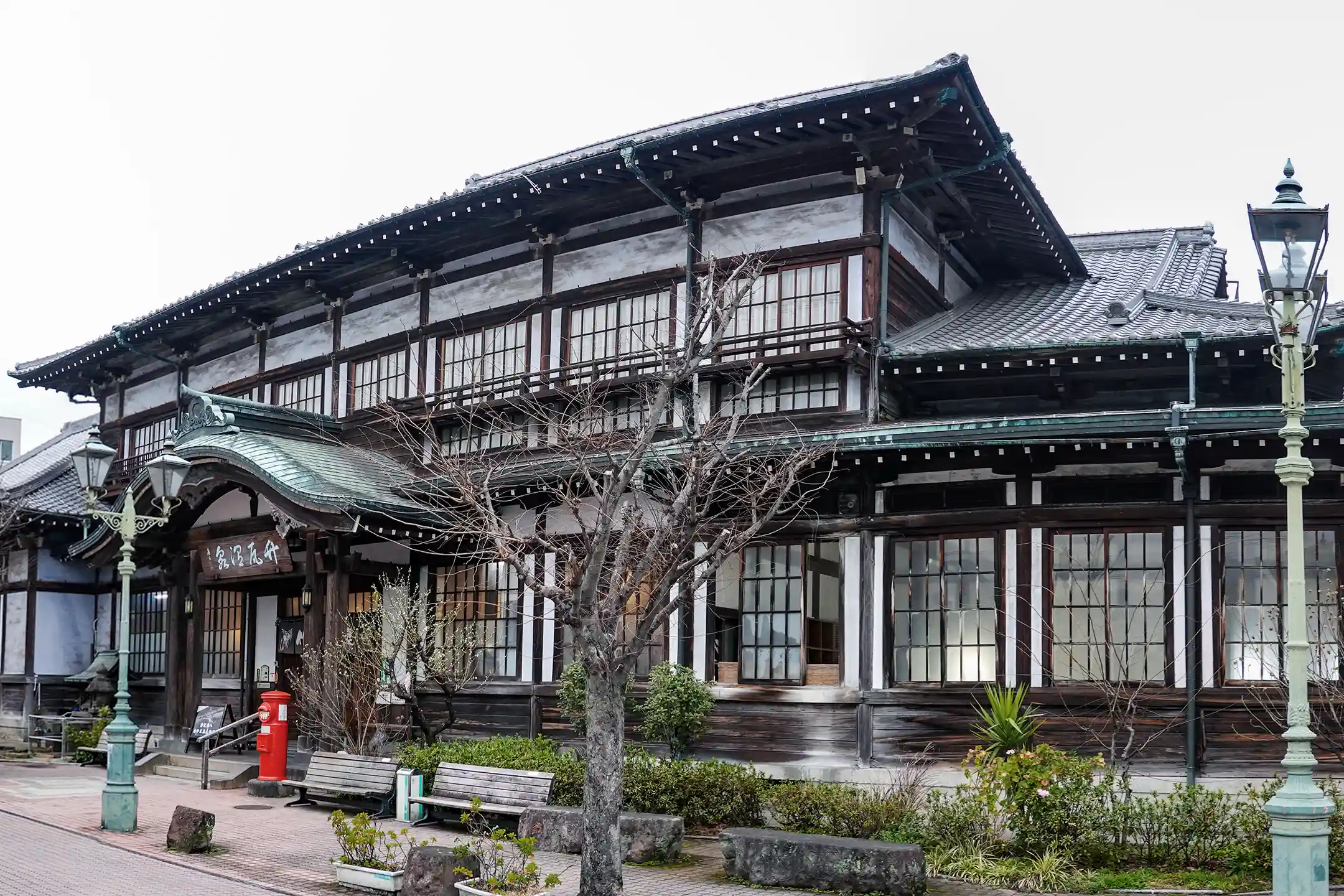 Takegawara Onsen Complete Guide｜How to Do the Sand Bath (Sunayu), Fees, Crowds, Access