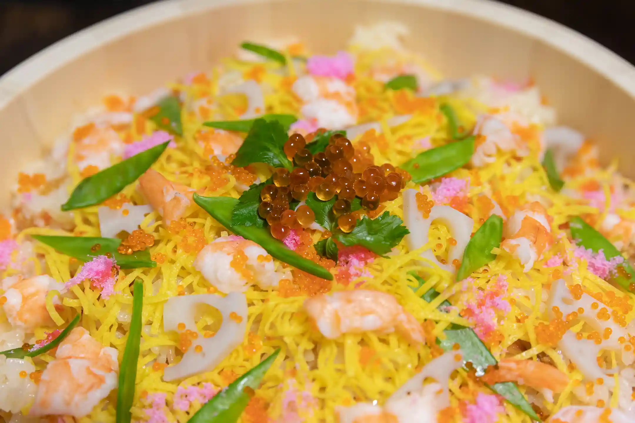 What Is Chirashi Sushi? A Complete Guide to the Chirashi Sushi Bowl: Types and Differences, History, Regional Styles, How to Make It, and Even Plating