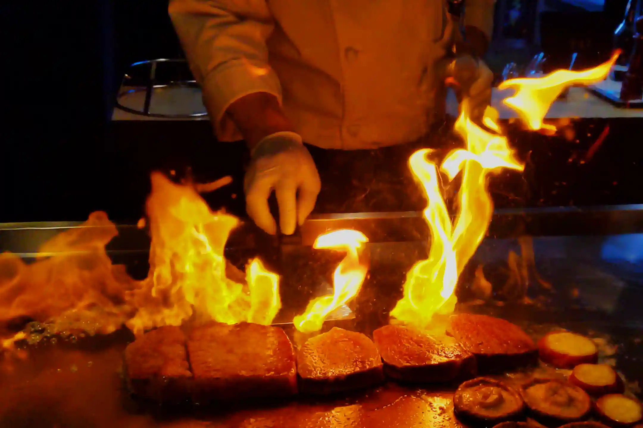 Japanese Restaurant Where They Cook in Front of You｜Teppanyaki Dining as Culinary Art in Japan