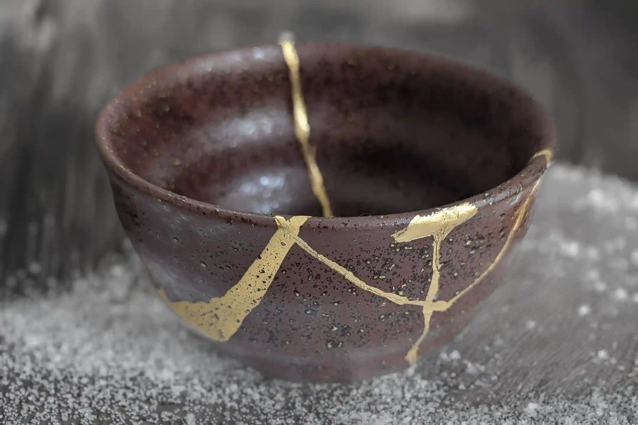 A tea bowl repaired with gold joinery