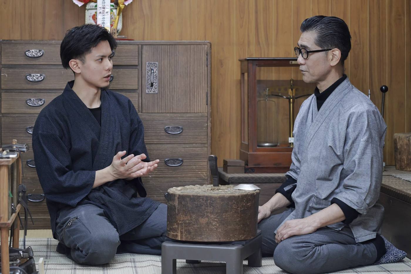 工房で語り合う十二代目と十三代目